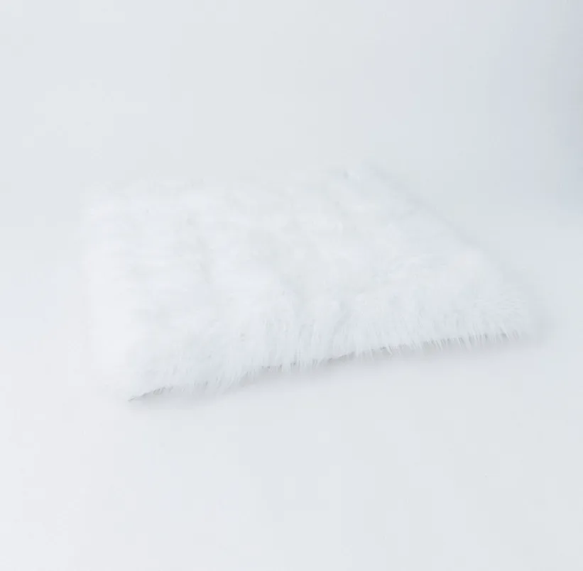 E & E Teepee: White Luxury Shag Mattress