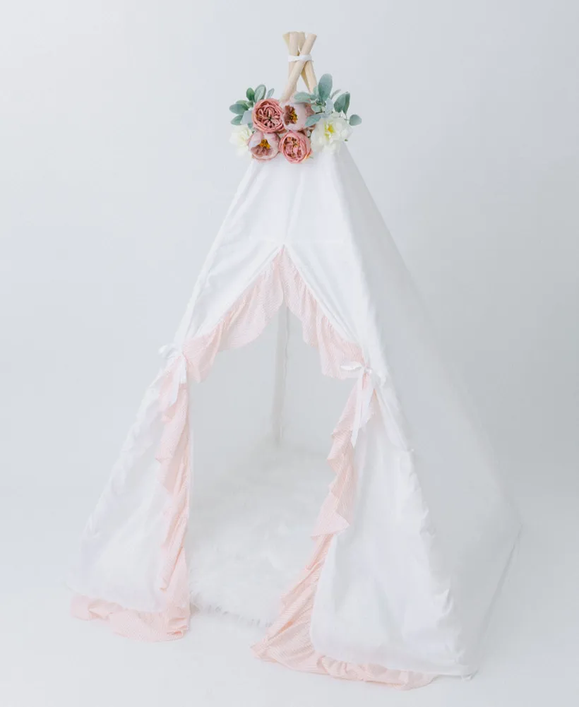 E & E Teepee: White Luxury Shag Mattress
