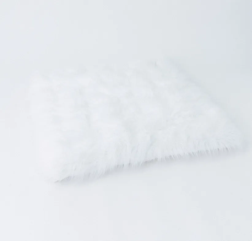 E & E Teepee: White Luxury Shag Mattress