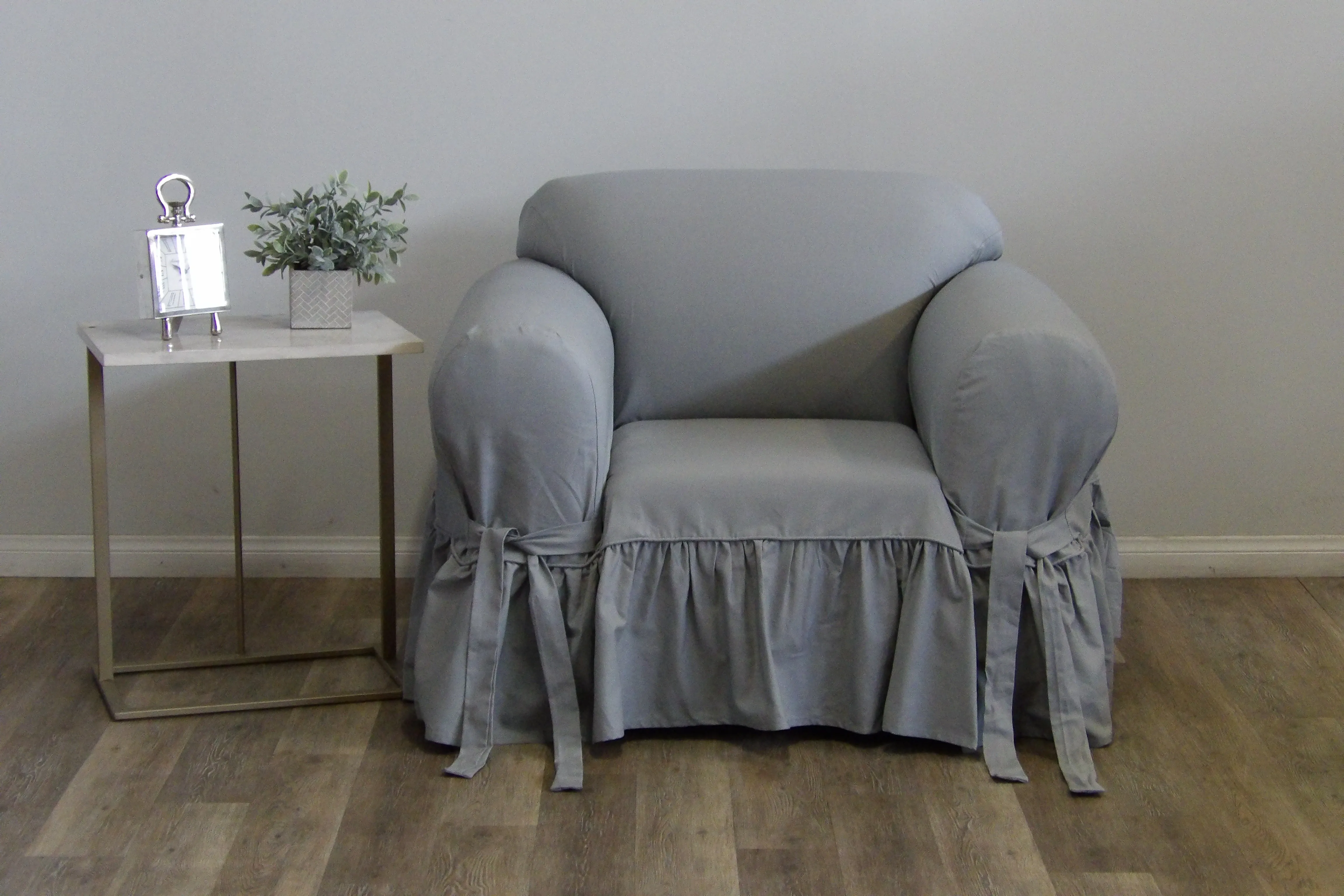 One piece ruffled slipcover