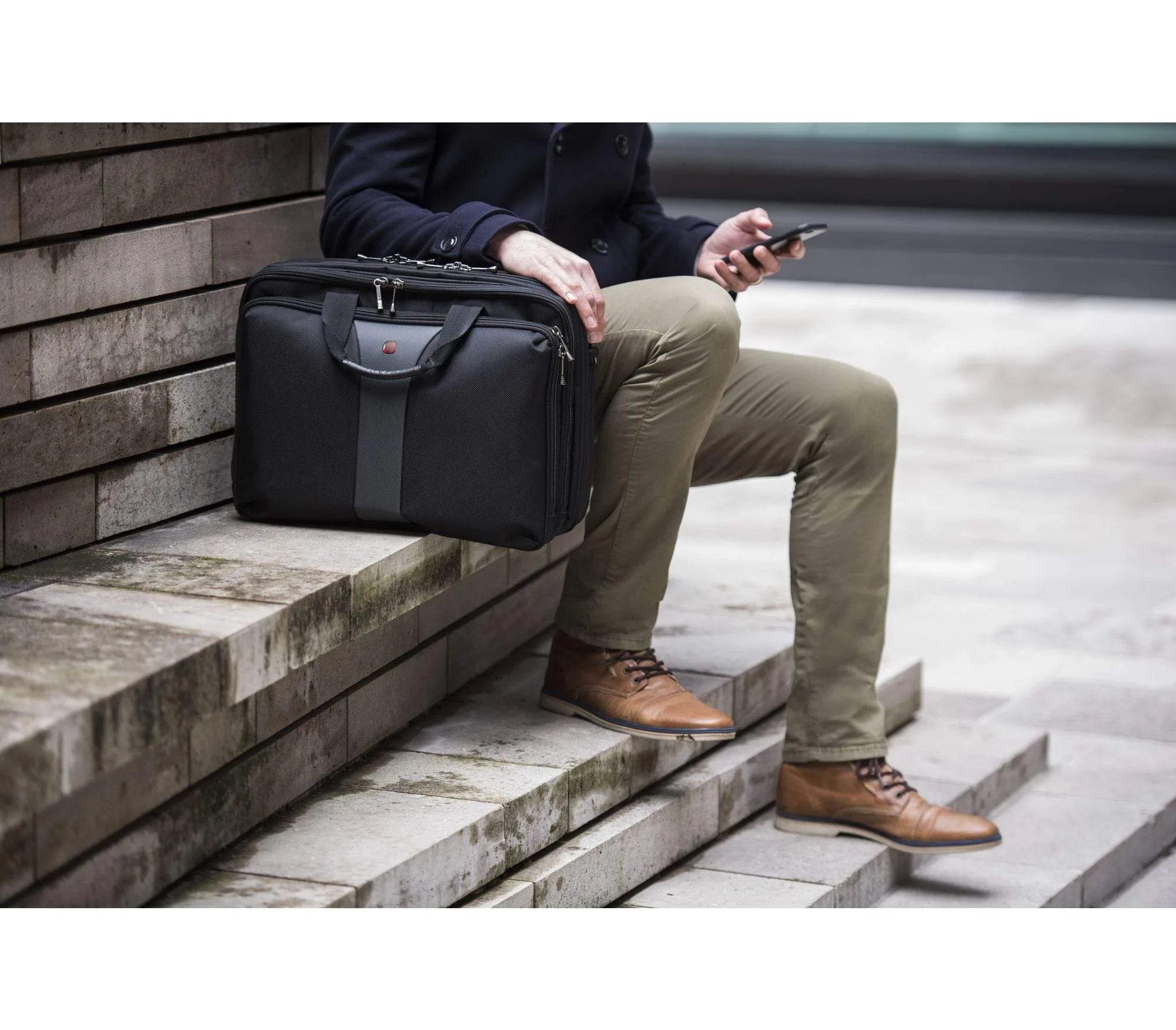 WENGER LEGACY 16 DOUBLE-GUSSET COMPUTER BRIEFCASE BLACK/GREY - 600648