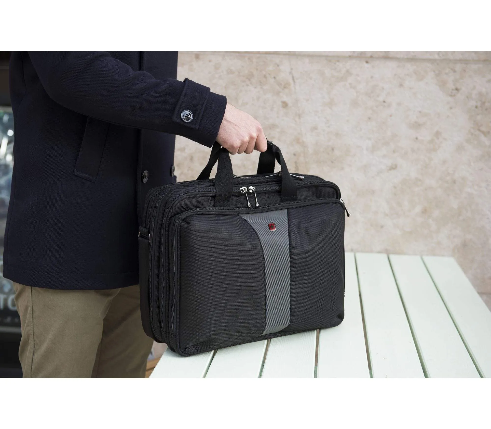 WENGER LEGACY 16 DOUBLE-GUSSET COMPUTER BRIEFCASE BLACK/GREY - 600648